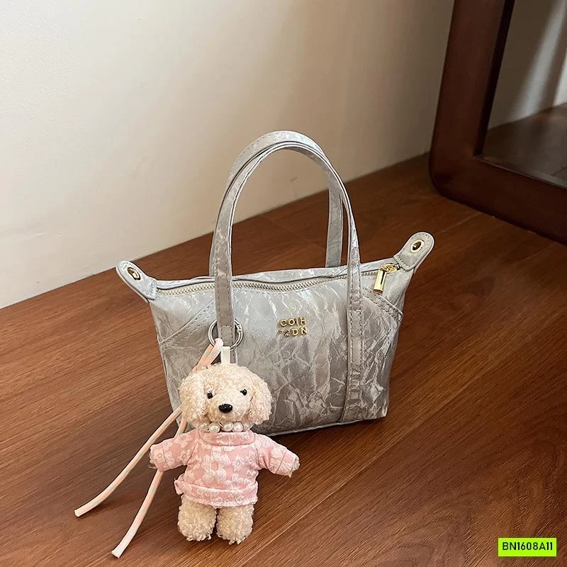 TÚI ĐEO CHÉO MÀU HIỆU ỨNG KÈM MÓC GẤU