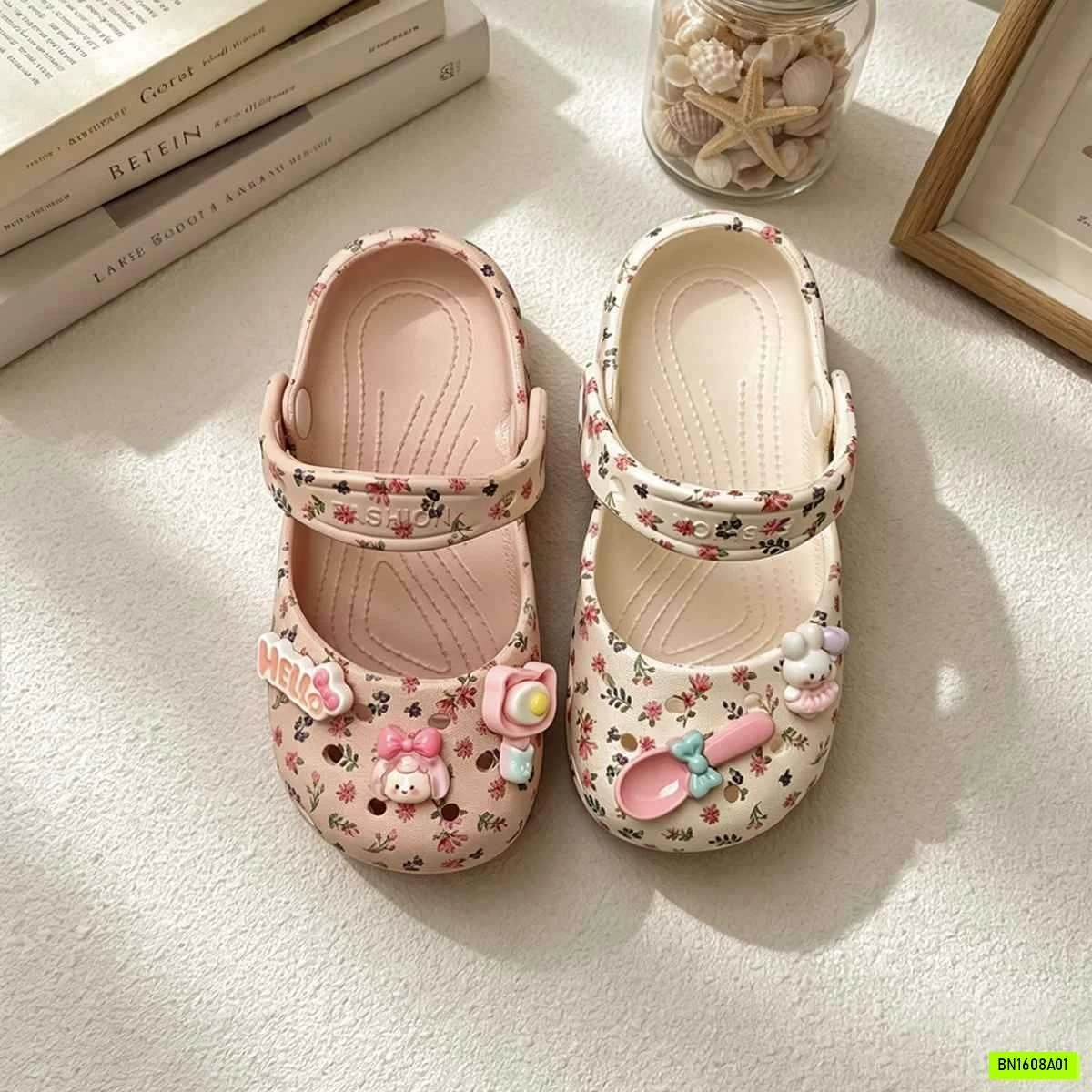 DÉP RỌ HOA NHÍ KÈM CHARM XINH