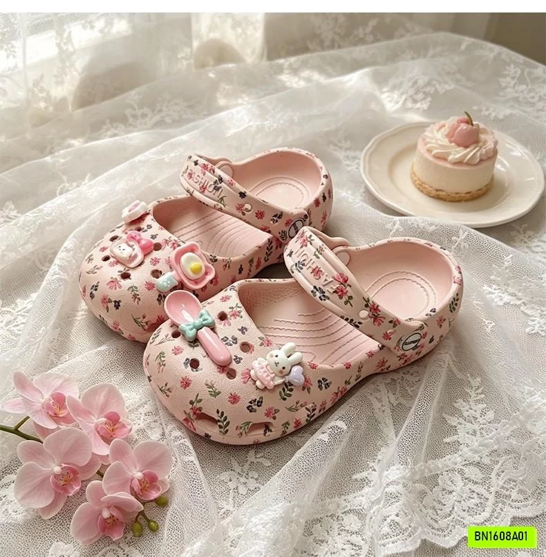 DÉP RỌ HOA NHÍ KÈM CHARM XINH