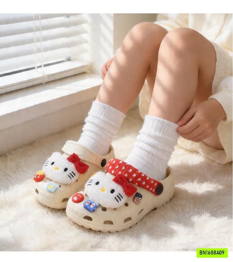 SỤC KITTY DỄ THƯƠNG MẸ BÉ