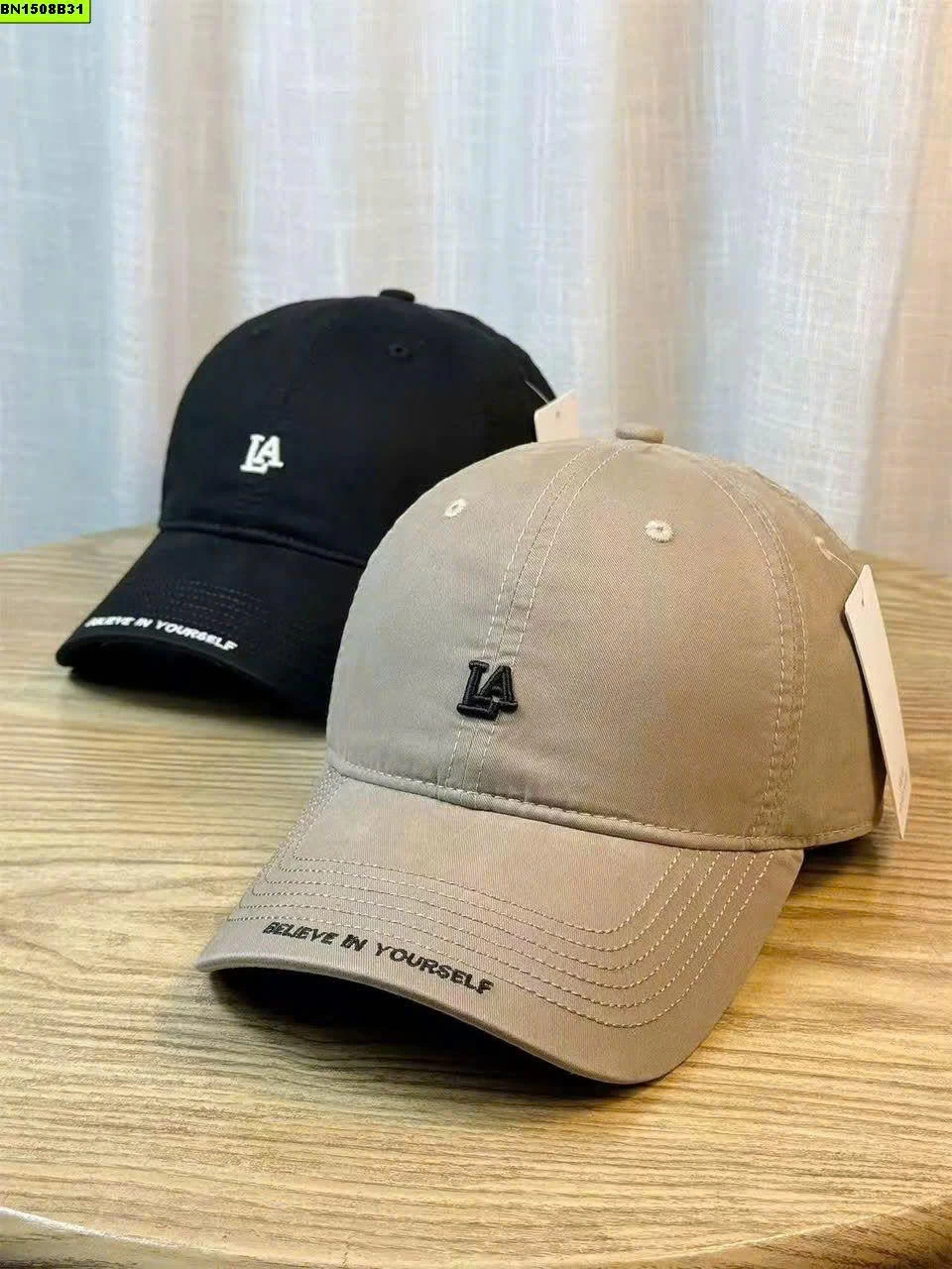 SET 2 MŨ LƯỠI TRAI NỮ THÊU CHỮ LA