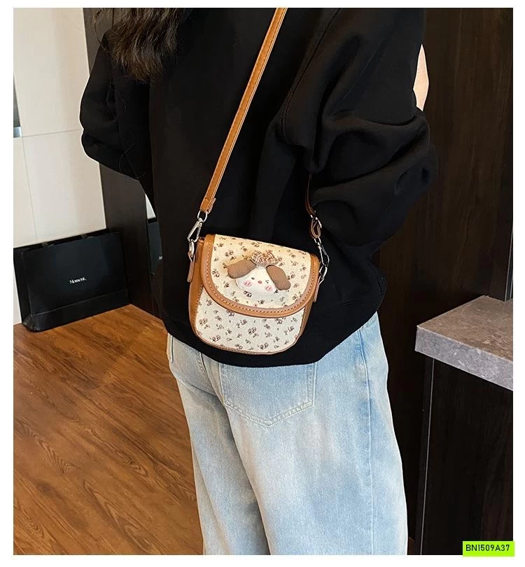 TÚI ĐEO CHÉO GẮN BÚP BÊ DỄ THƯƠNG