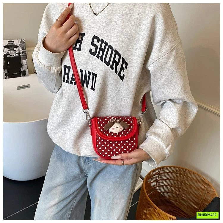 TÚI ĐEO CHÉO GẮN BÚP BÊ DỄ THƯƠNG