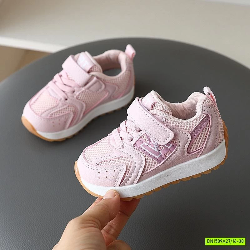 GIÀY THỂ THAO CHỮ N SZ NHÍ