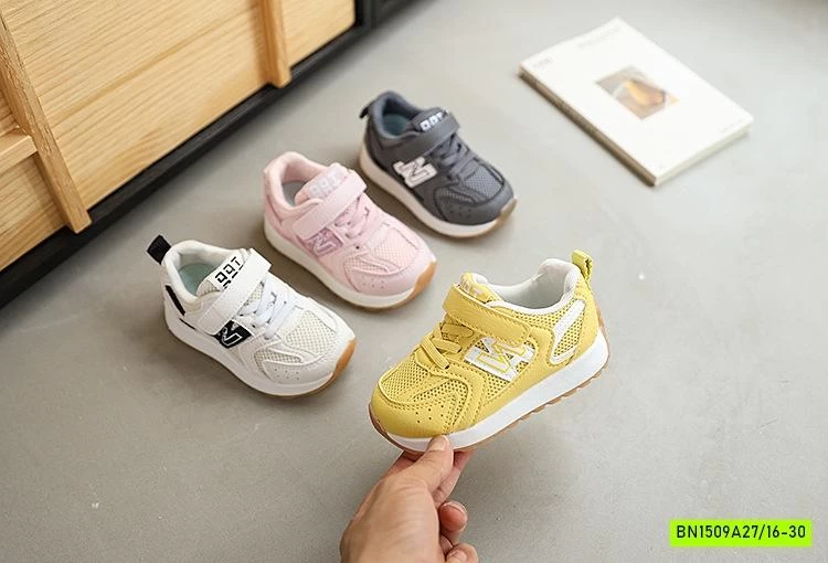 GIÀY THỂ THAO CHỮ N SZ NHÍ