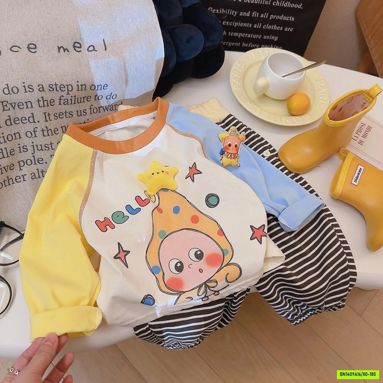 ÁO THUN HOẠT HÌNH PHỐI MÀU TAY