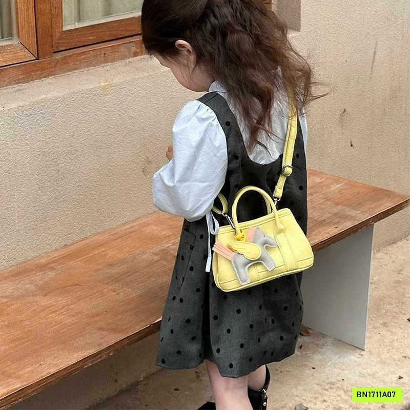 TÚI ĐEO CHÉO MINI KÈM MÓC KHÓA PONY