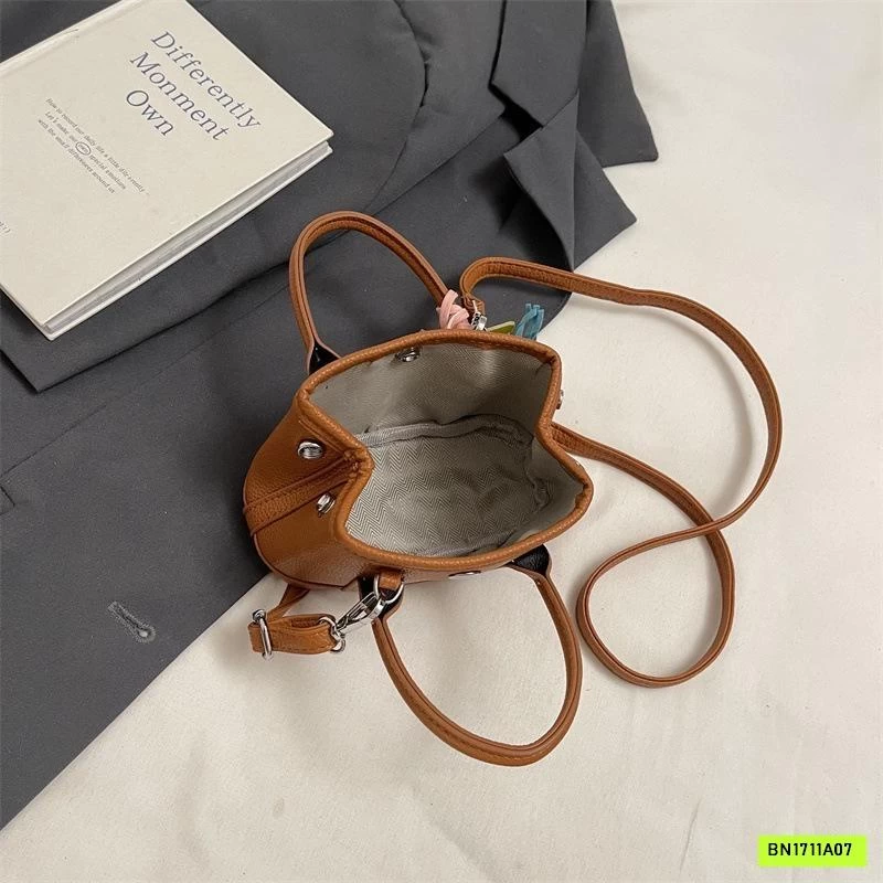 TÚI ĐEO CHÉO MINI KÈM MÓC KHÓA PONY