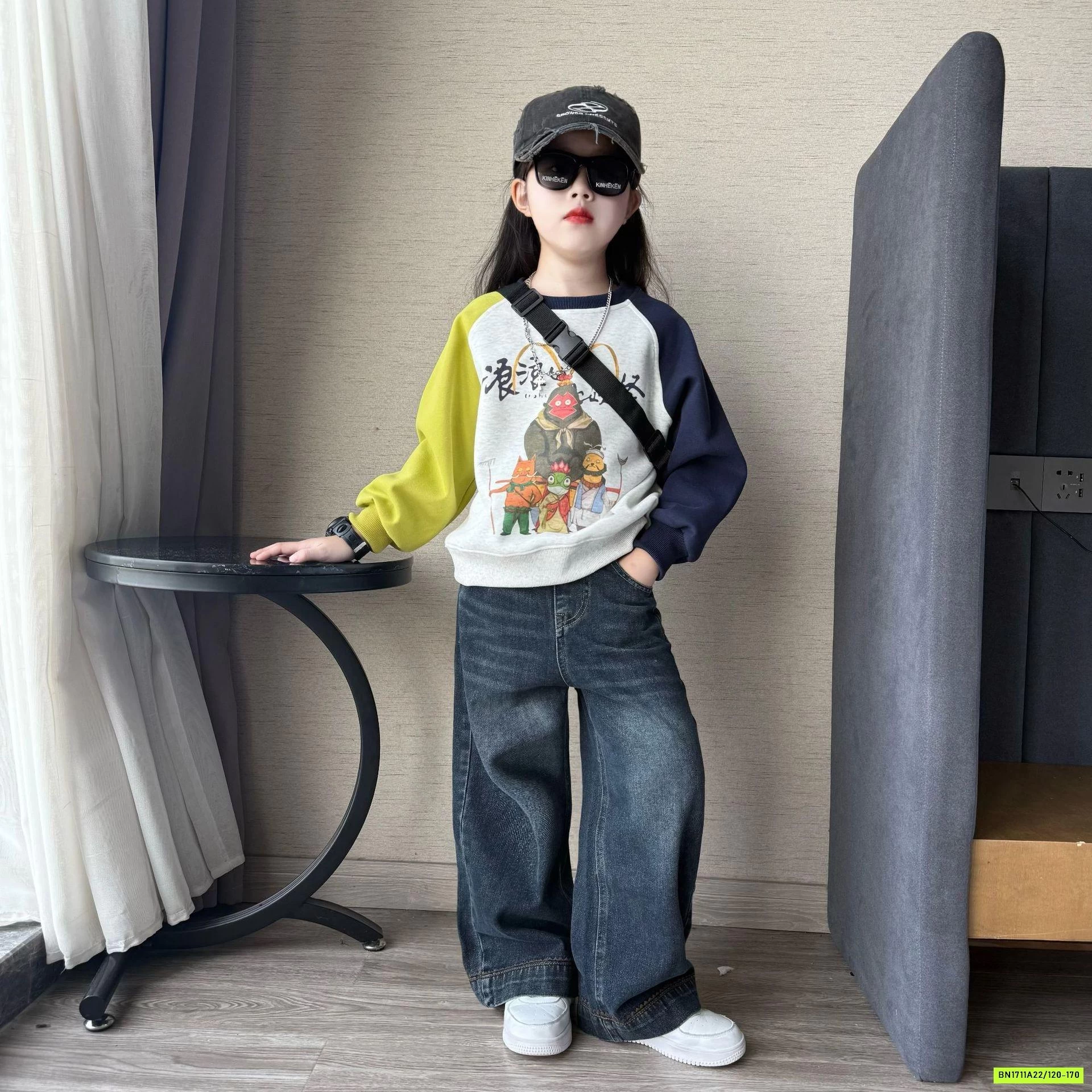 ÁO NỈ PHỐI MÀU TAY MIX JEANS SUÔNG