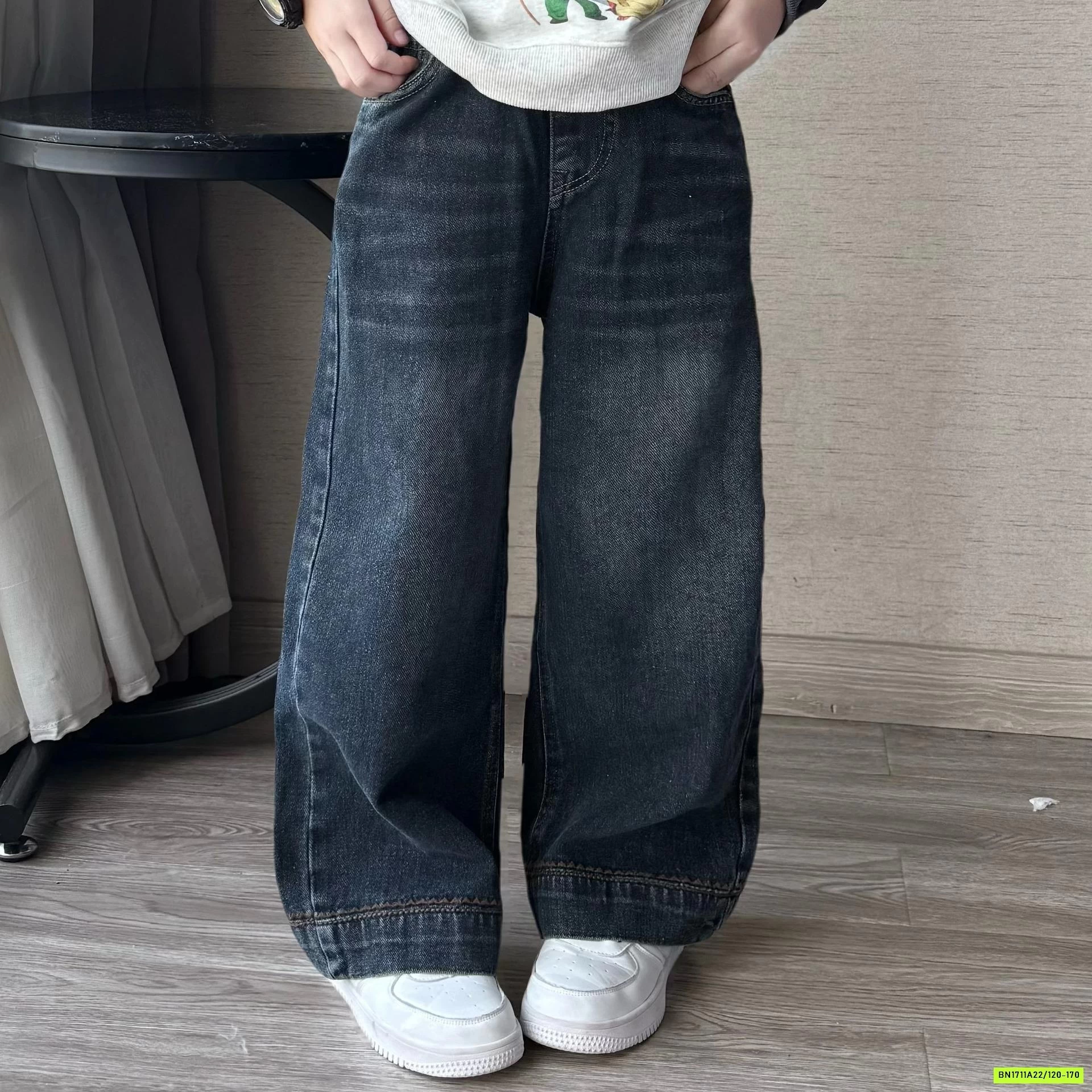 ÁO NỈ PHỐI MÀU TAY MIX JEANS SUÔNG