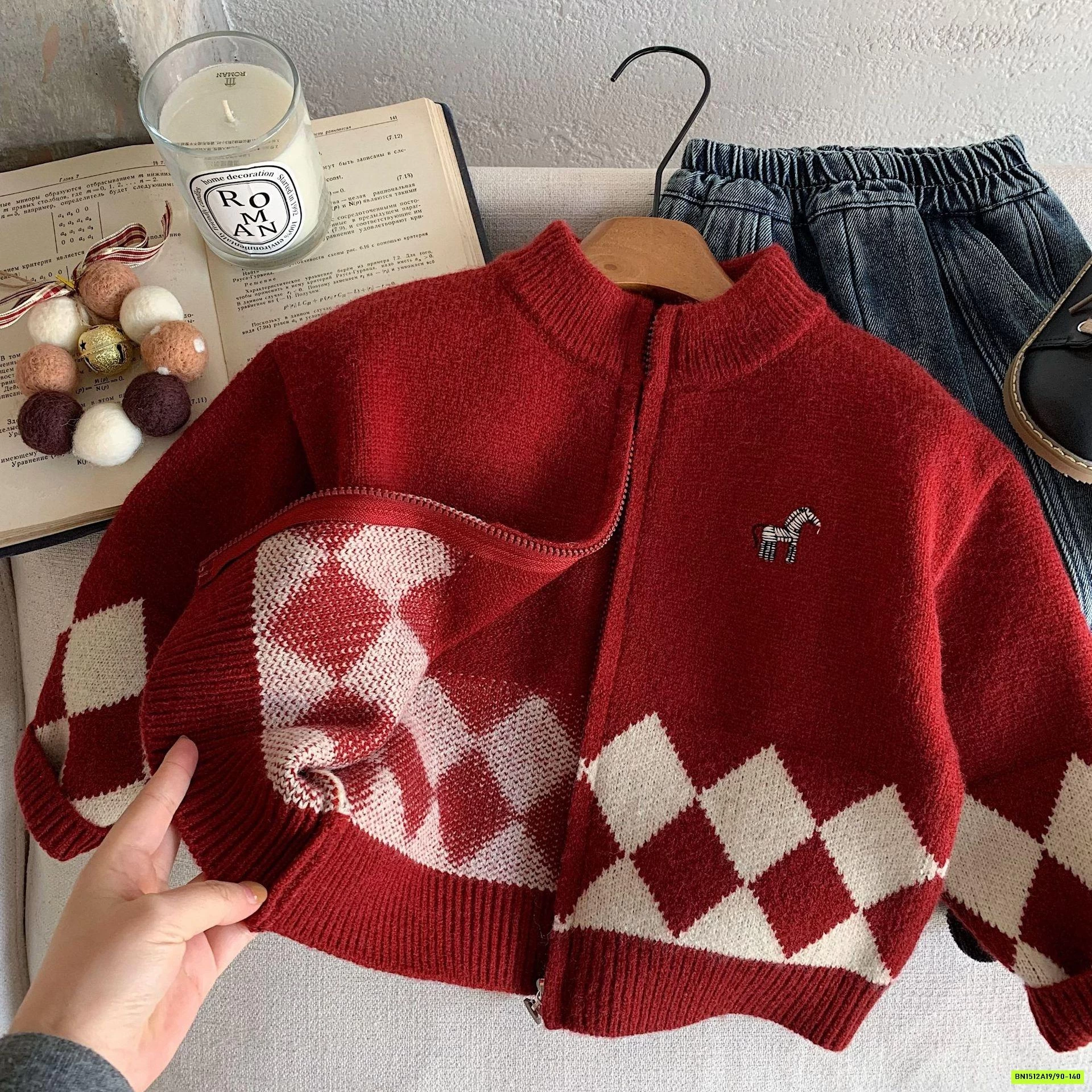 KHOÁC LEN ĐỎ KHÓA KÉO LOGO NGỰA