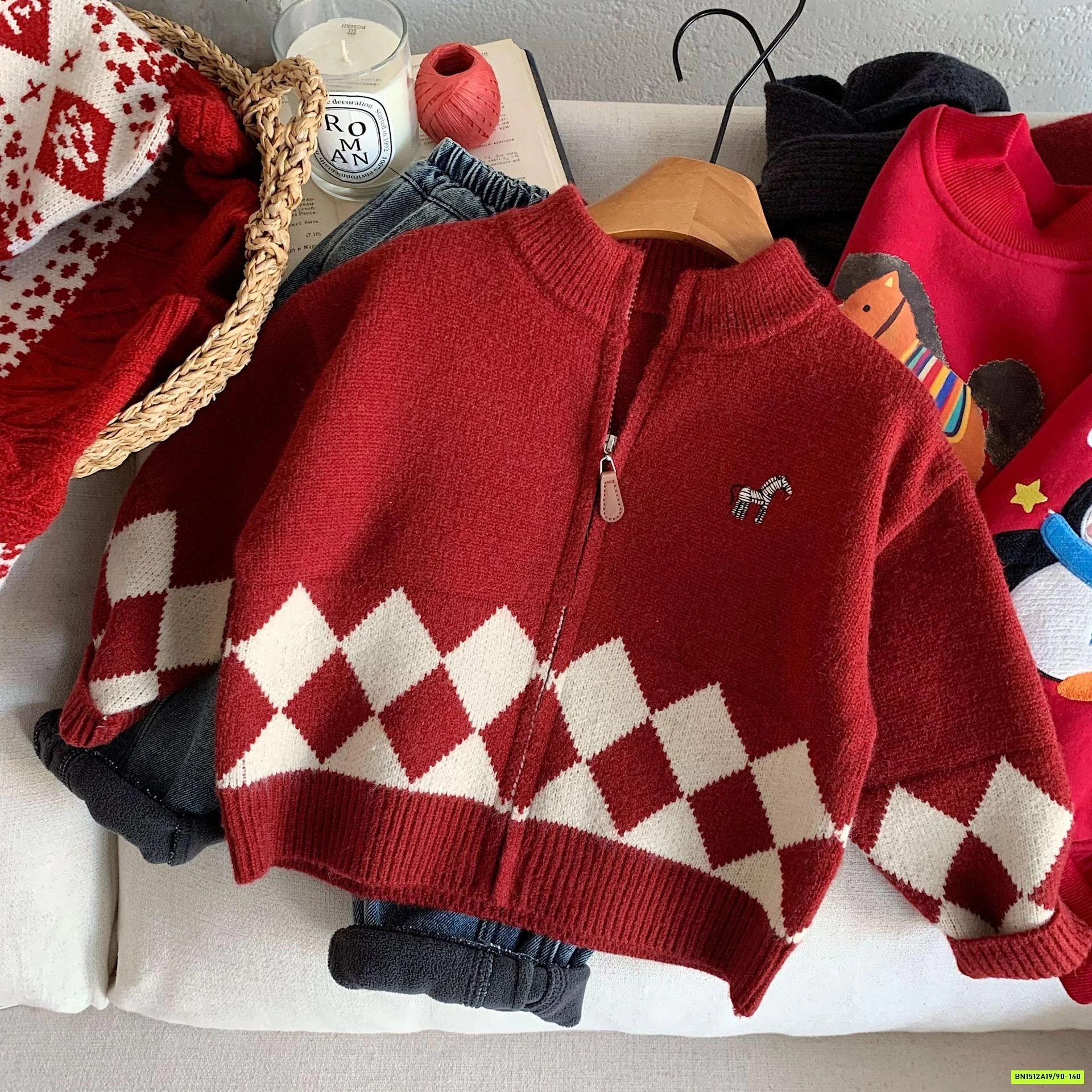 KHOÁC LEN ĐỎ KHÓA KÉO LOGO NGỰA