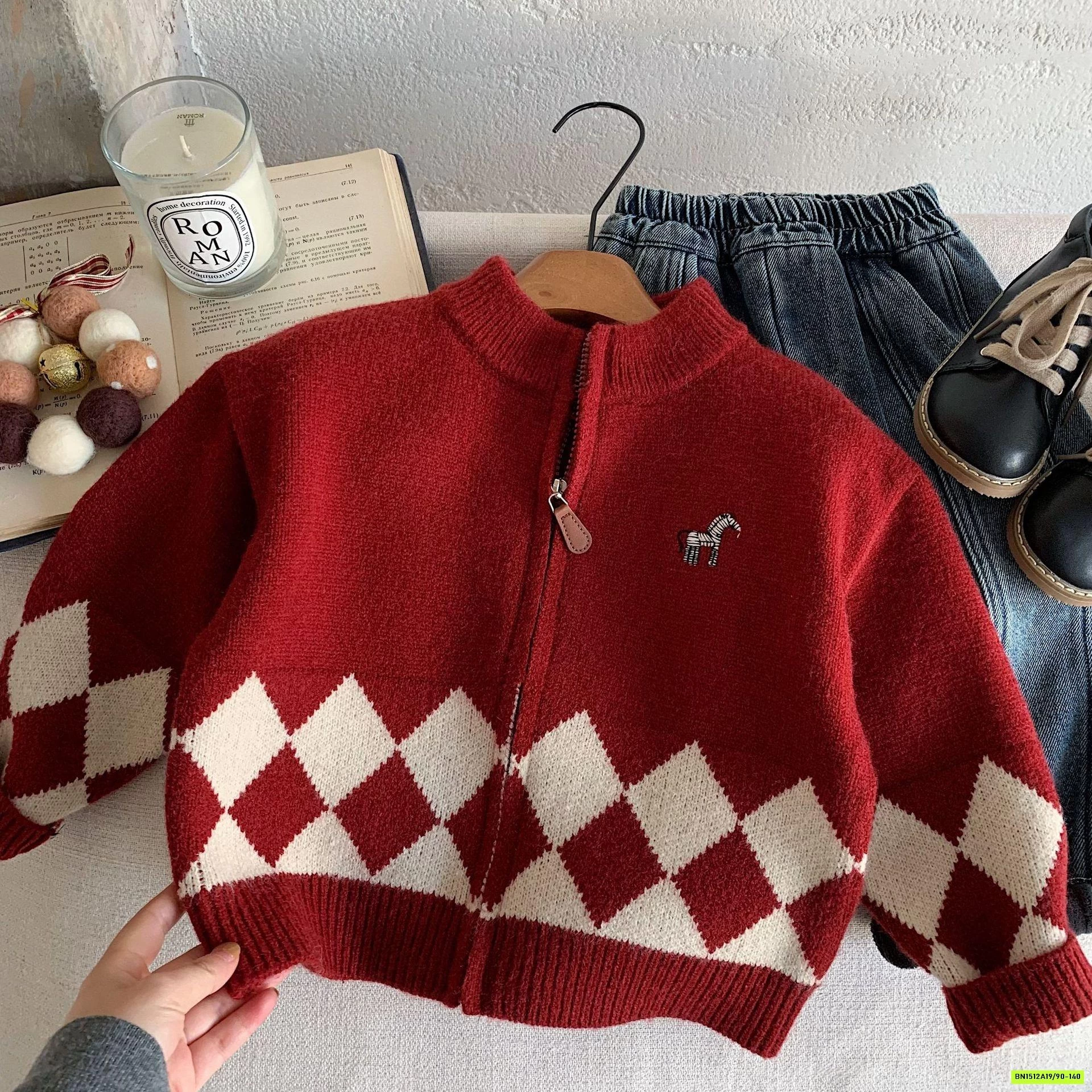 KHOÁC LEN ĐỎ KHÓA KÉO LOGO NGỰA