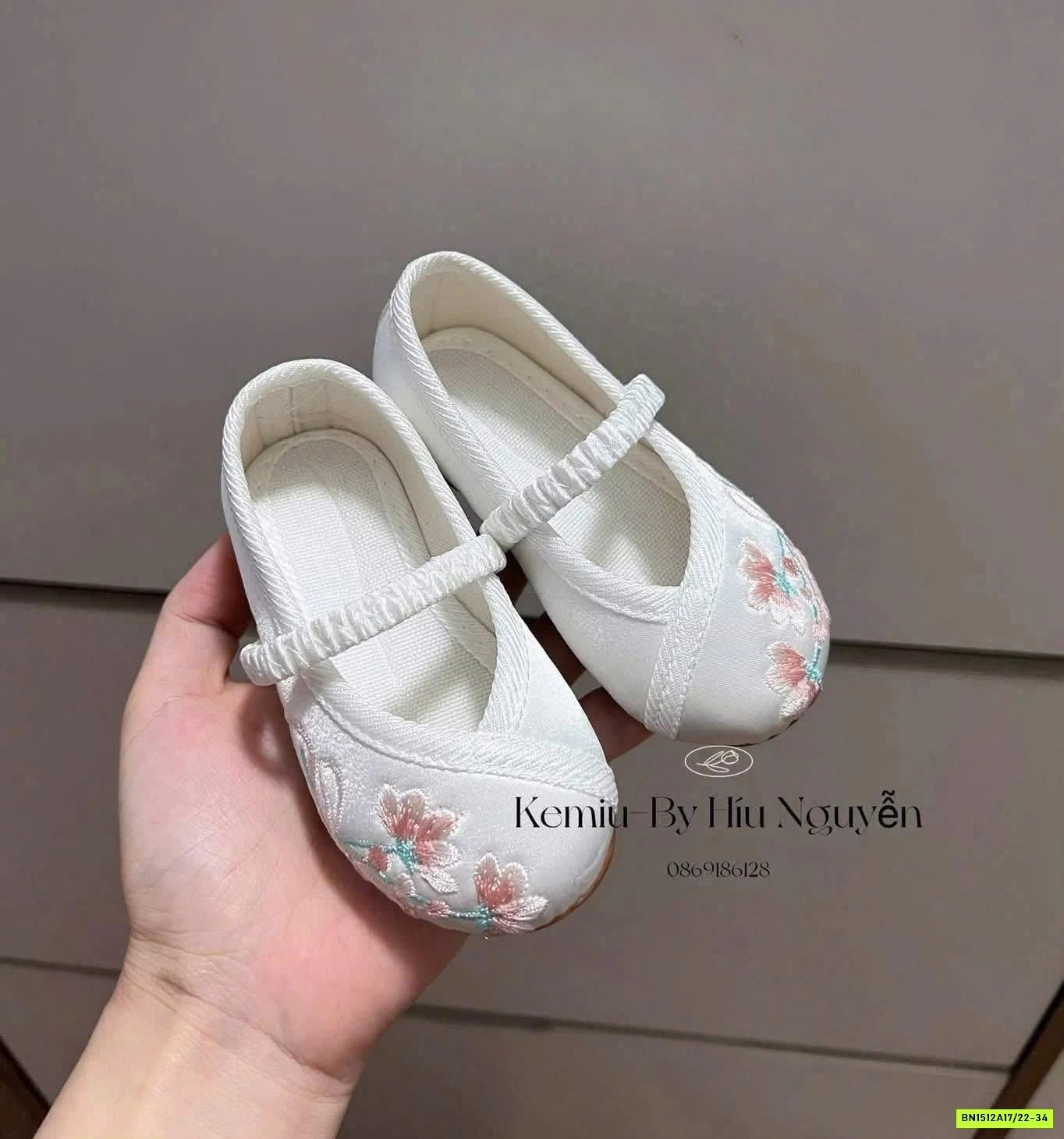 GIÀY CỔ TRANG THÊU HOA