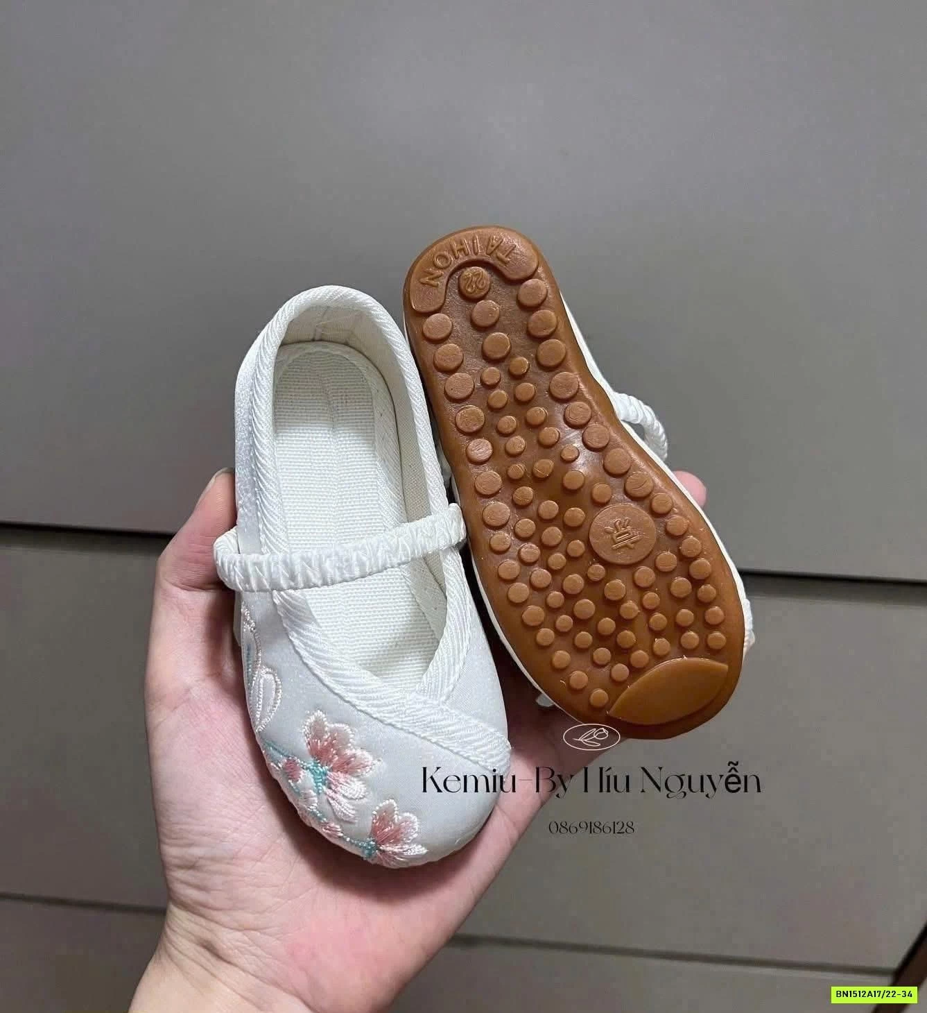 GIÀY CỔ TRANG THÊU HOA