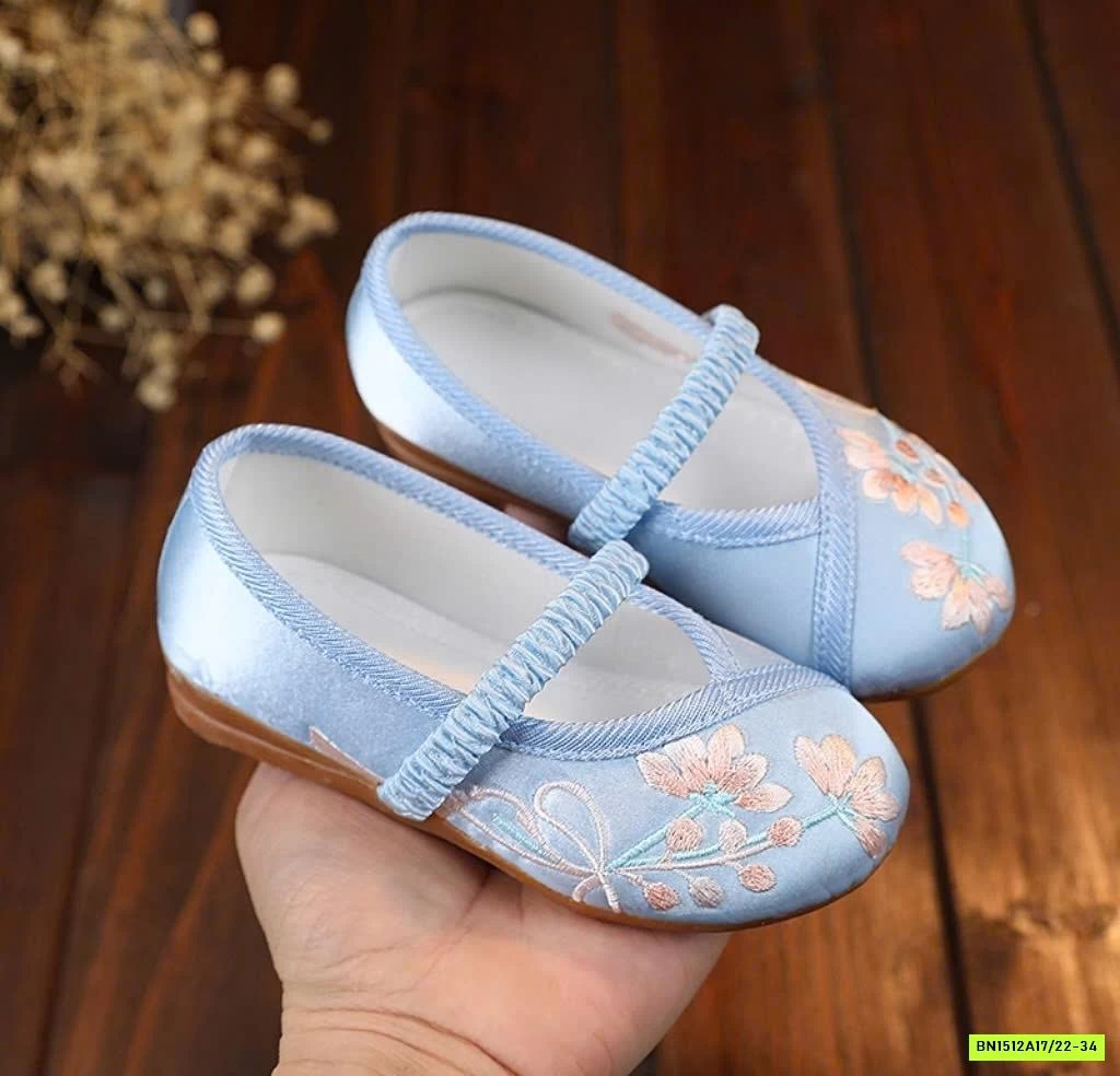 GIÀY CỔ TRANG THÊU HOA