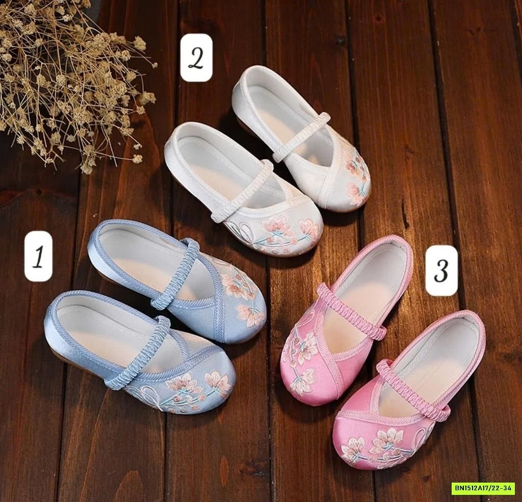 GIÀY CỔ TRANG THÊU HOA