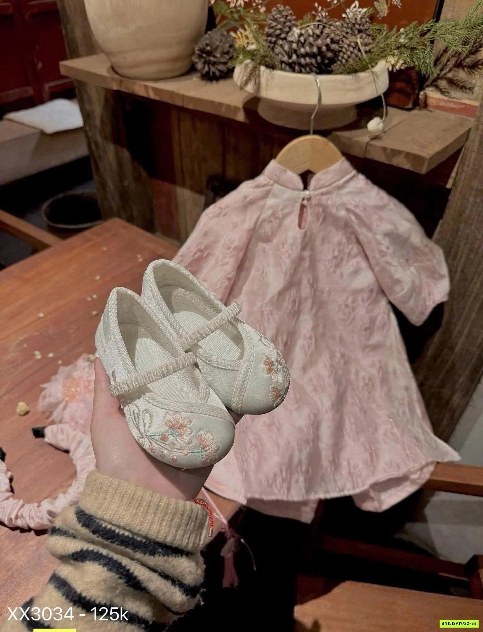 GIÀY CỔ TRANG THÊU HOA