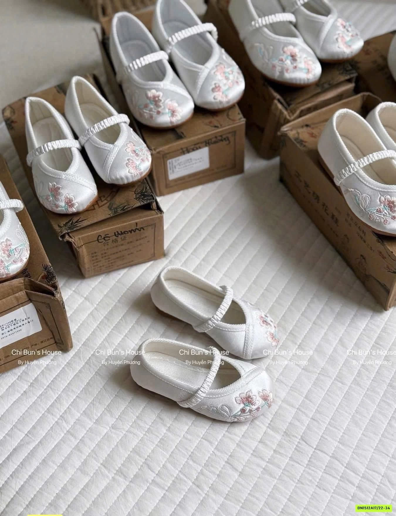 GIÀY CỔ TRANG THÊU HOA