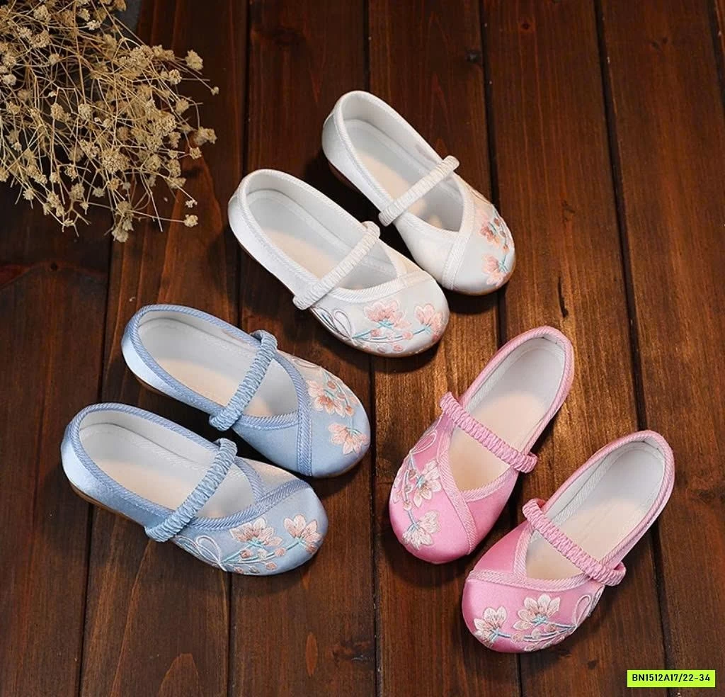 GIÀY CỔ TRANG THÊU HOA