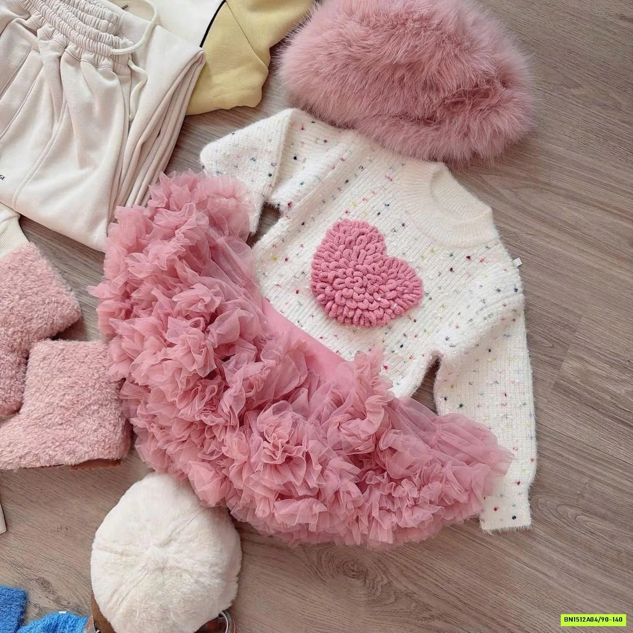 ÁO LEN LOANG MÀU THÊU TRÁI TIM