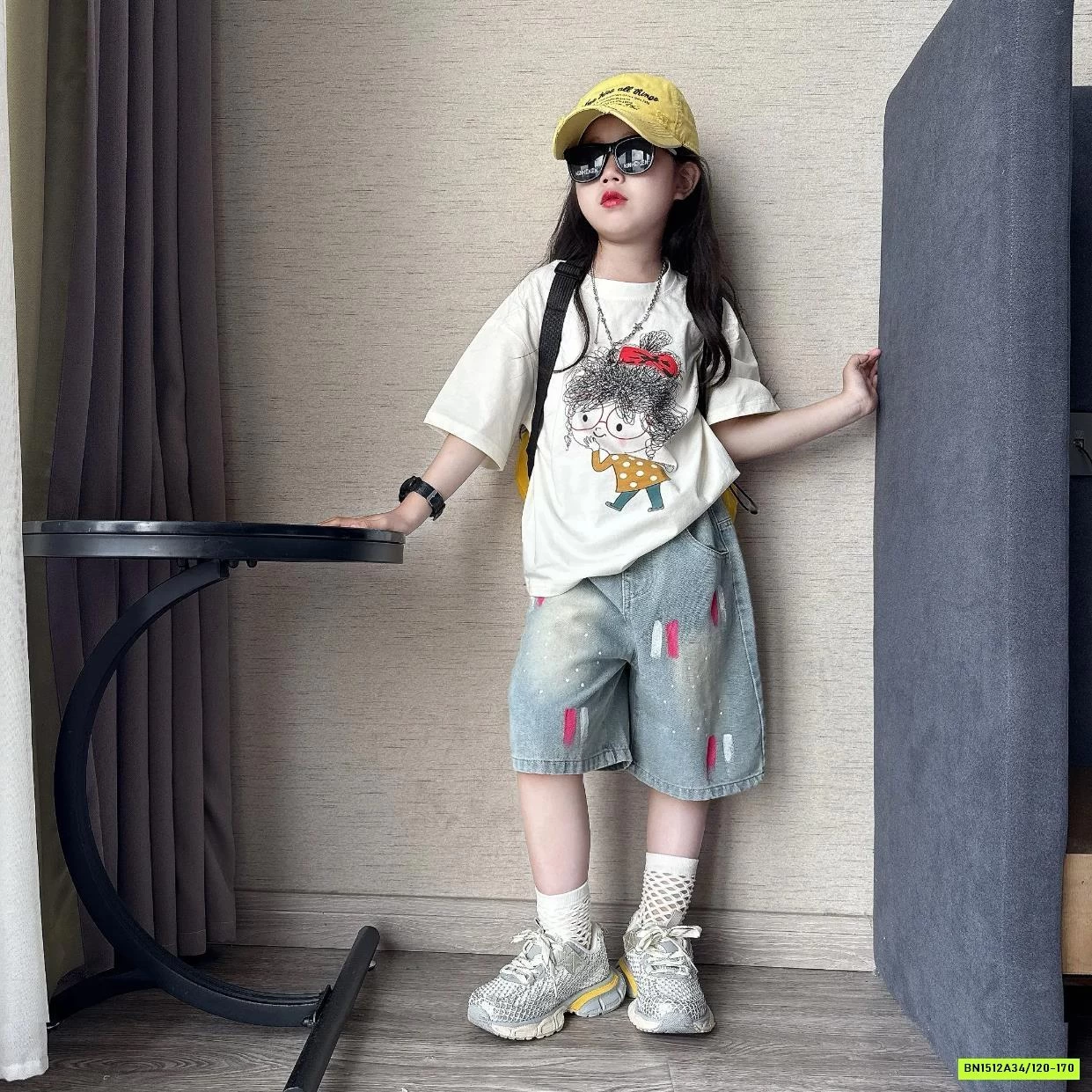 ÁO THUN CCOO GÁI TÓC RỐI MIX SHORT JEANS