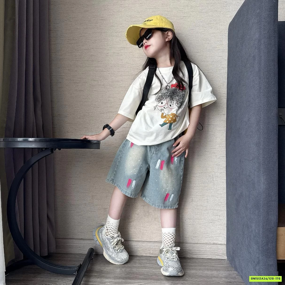 ÁO THUN CCOO GÁI TÓC RỐI MIX SHORT JEANS