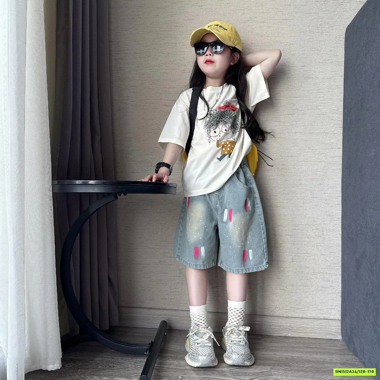 ÁO THUN CCOO GÁI TÓC RỐI MIX SHORT JEANS