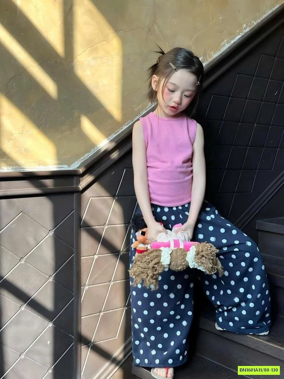 MONTOGHI HỒNG SÁT NÁCH MIX QUẦN CHẤM BI