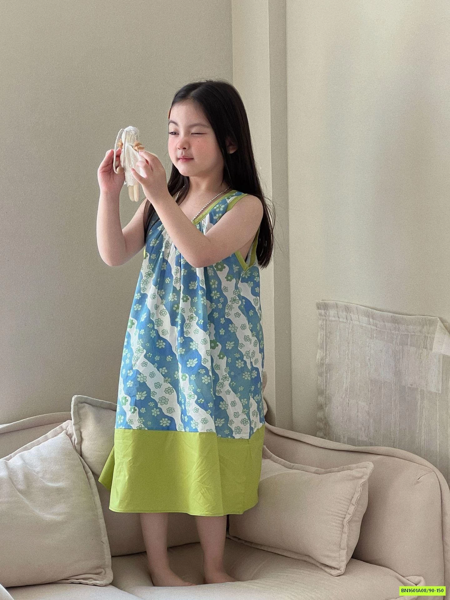 ĐẦM HOA NHÍ XANH PHỐI MÀU