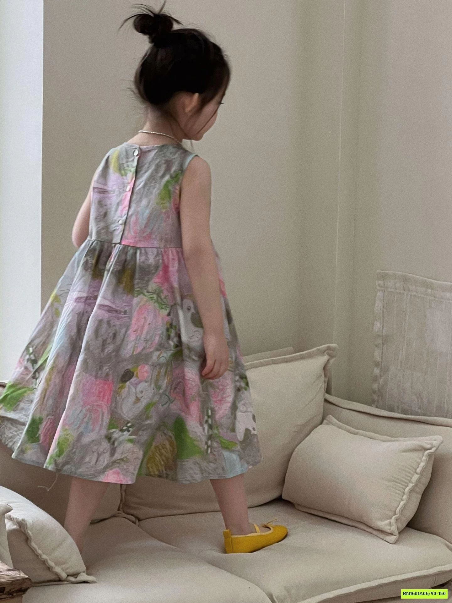 ĐẦM XÒE HOA SÁT NÁCH