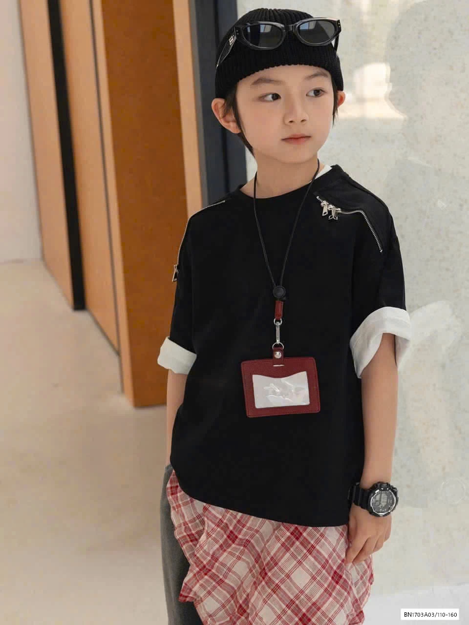 ÁO THUN ĐEN KHÓA VAI