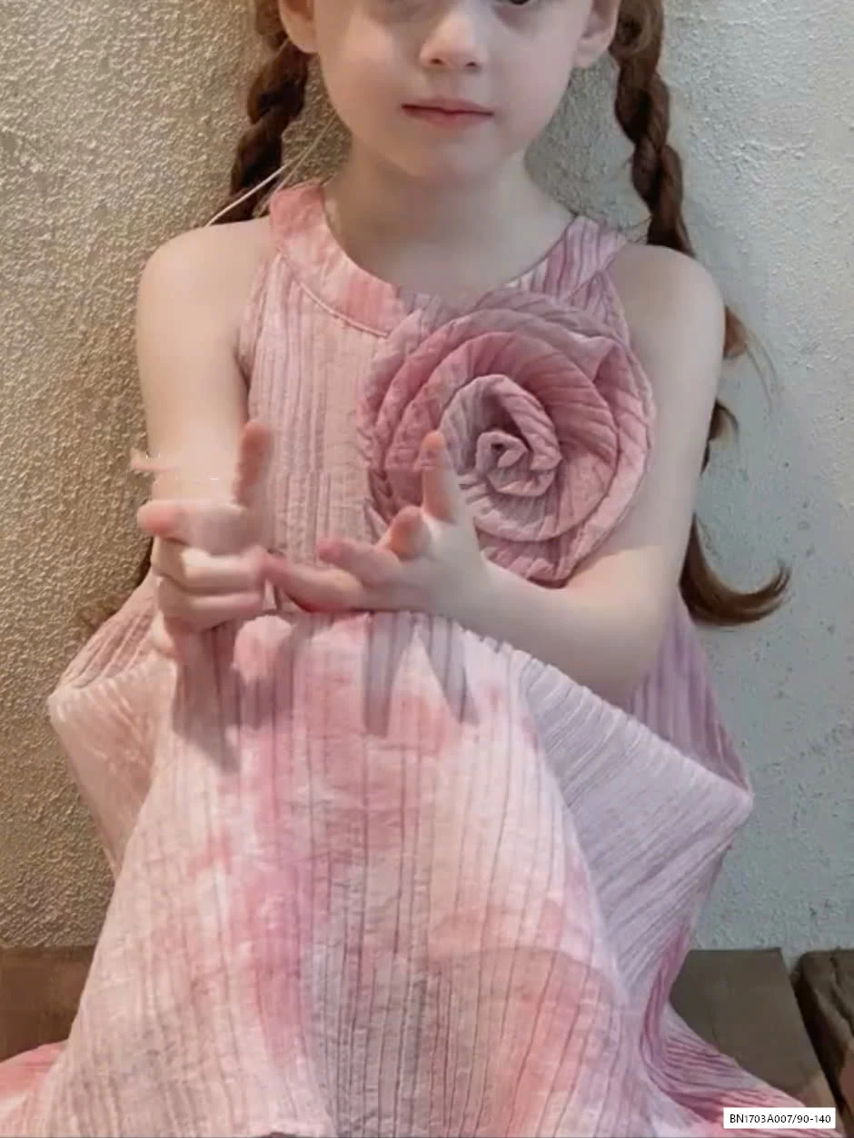 ĐẦM CỔ YẾM GẮN HOA HỒNG