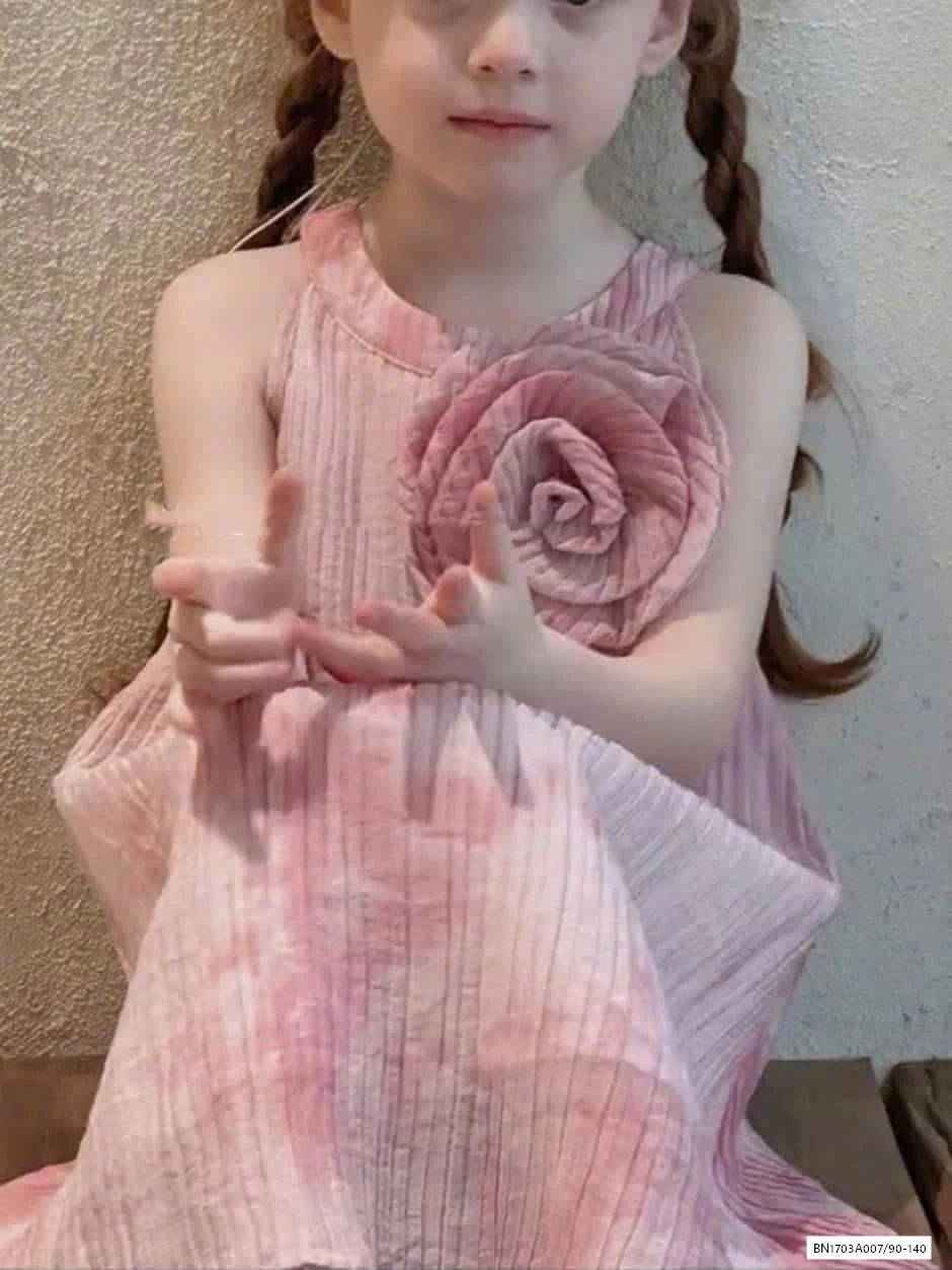 ĐẦM CỔ YẾM GẮN HOA HỒNG