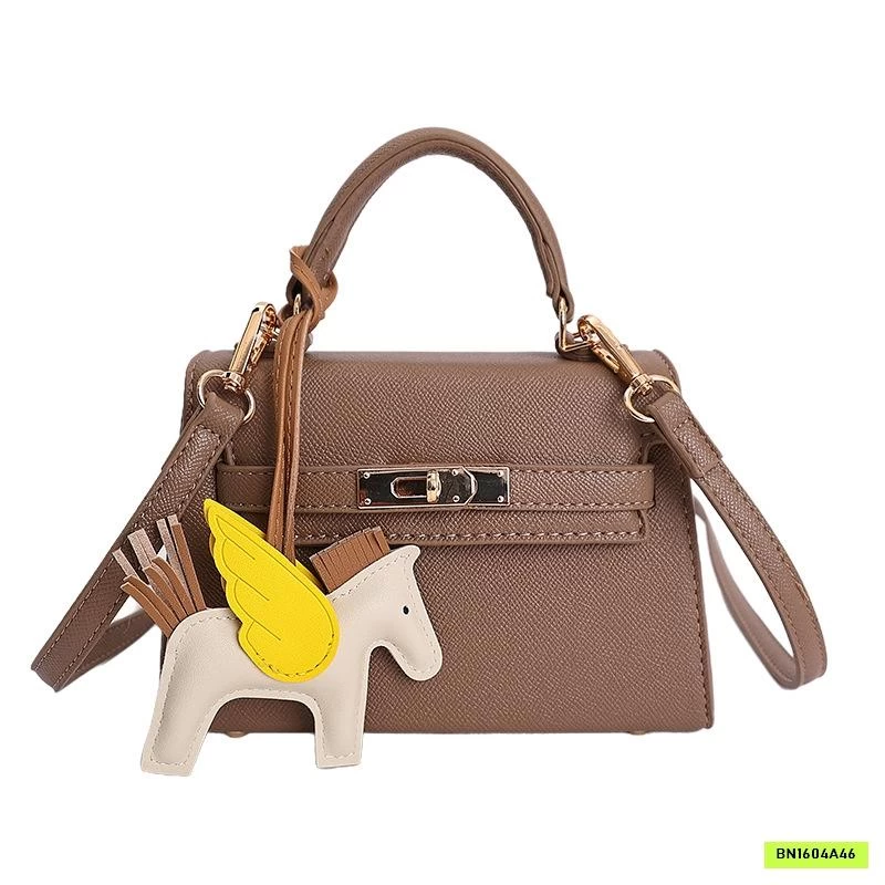 TÚI XÁCH KÈM CHARM NGỰA