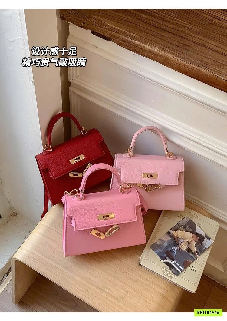 TÚI XÁCH KÈM CHARM NGỰA