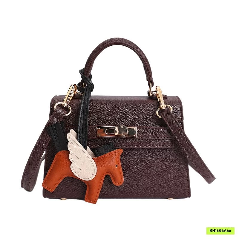 TÚI XÁCH KÈM CHARM NGỰA