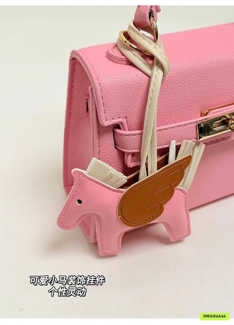 TÚI XÁCH KÈM CHARM NGỰA