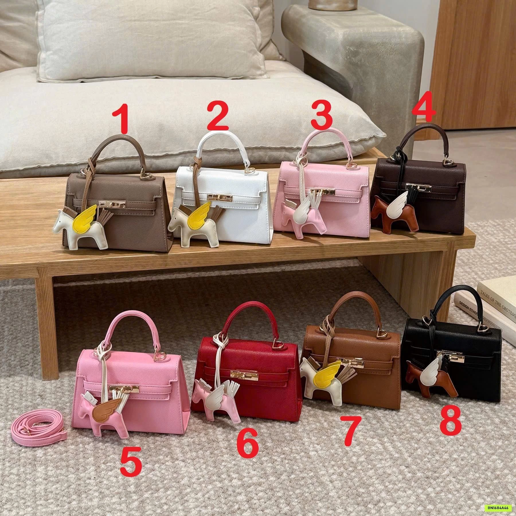 TÚI XÁCH KÈM CHARM NGỰA