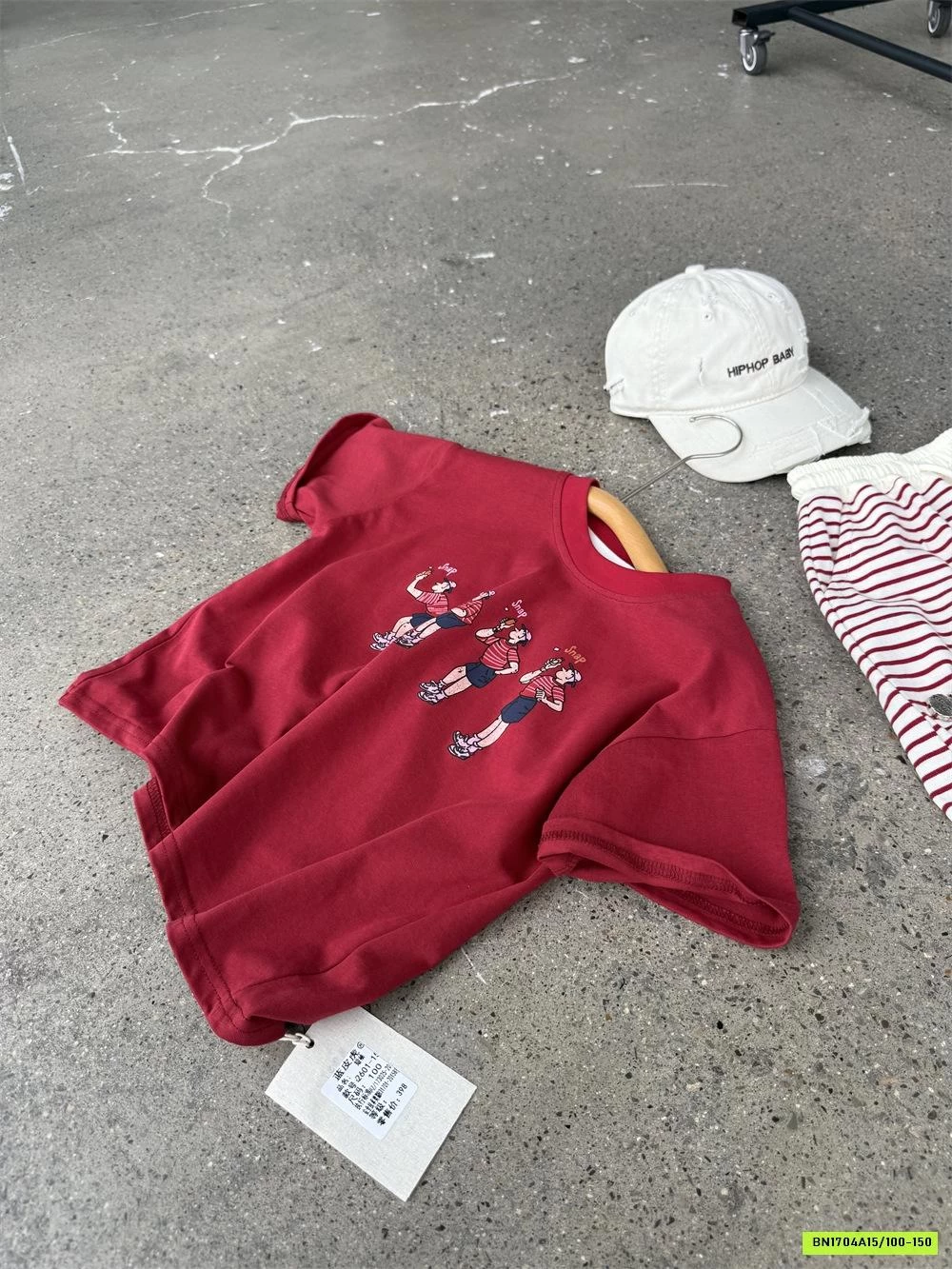 ÁO THUN ĐỎ IN HÌNH ĐỘI CỔ VŨ