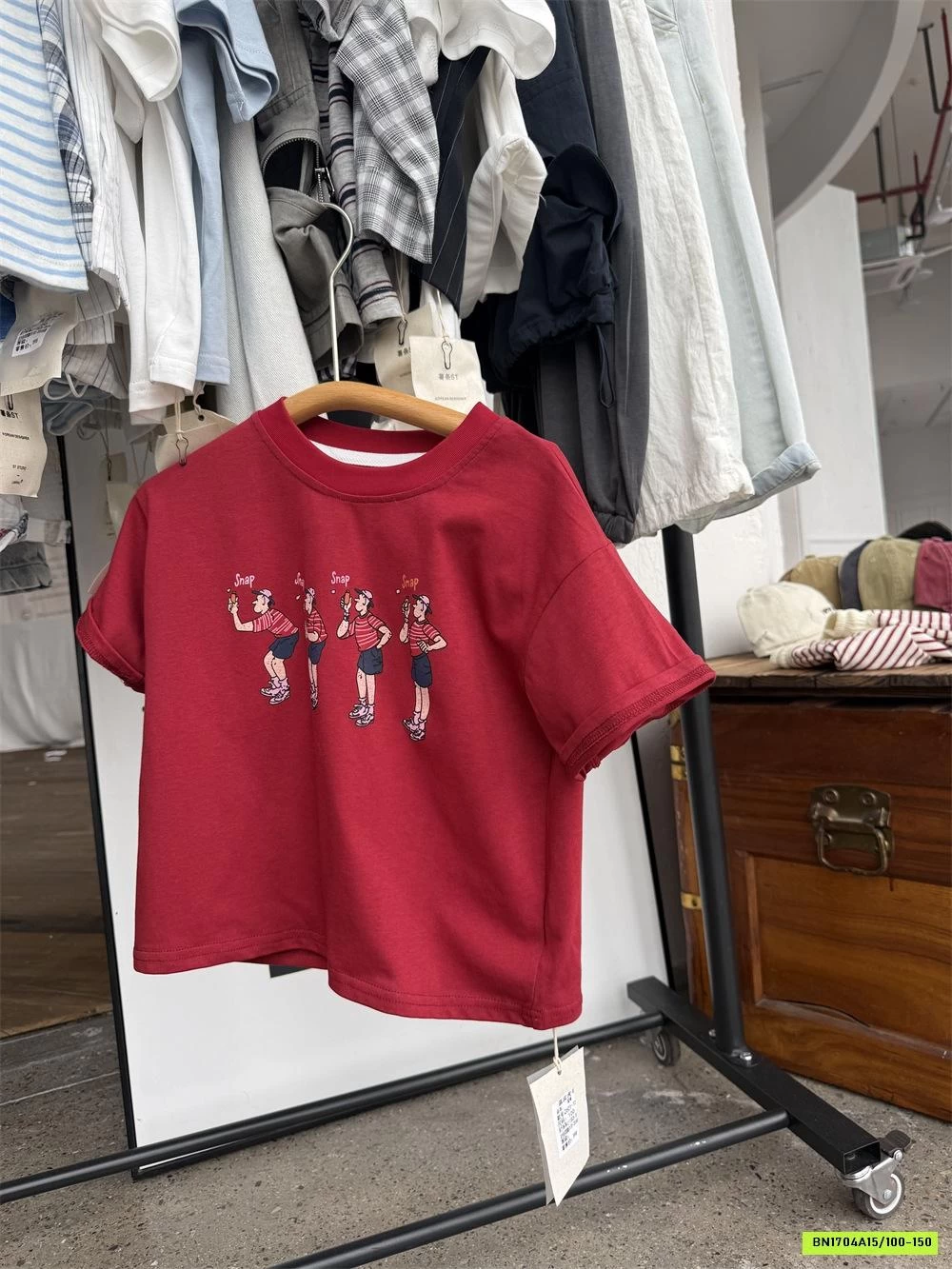 ÁO THUN ĐỎ IN HÌNH ĐỘI CỔ VŨ