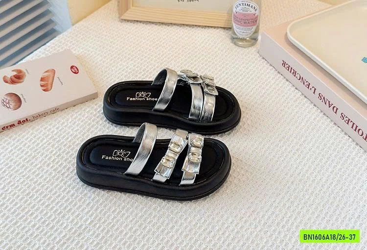 DÉP LÊ 3 QUAI GẮN ĐÁ