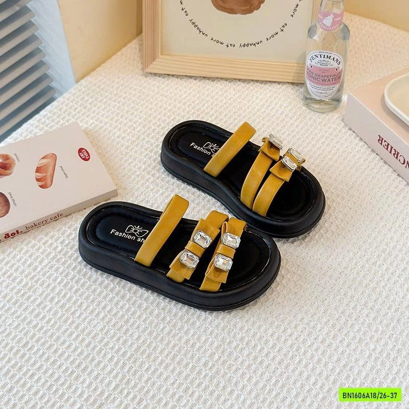 DÉP LÊ 3 QUAI GẮN ĐÁ