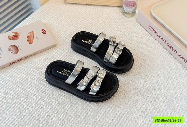 DÉP LÊ 3 QUAI GẮN ĐÁ