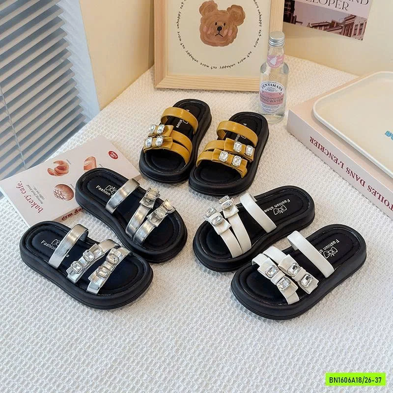 DÉP LÊ 3 QUAI GẮN ĐÁ