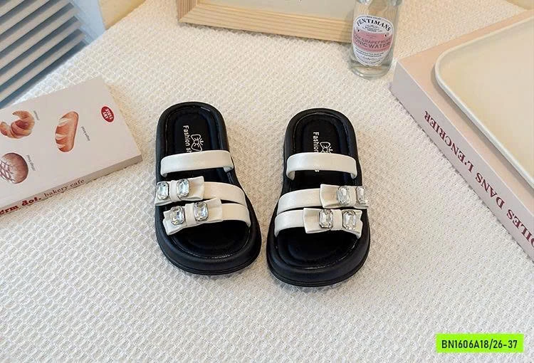 DÉP LÊ 3 QUAI GẮN ĐÁ