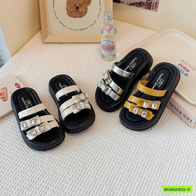 DÉP LÊ 3 QUAI GẮN ĐÁ