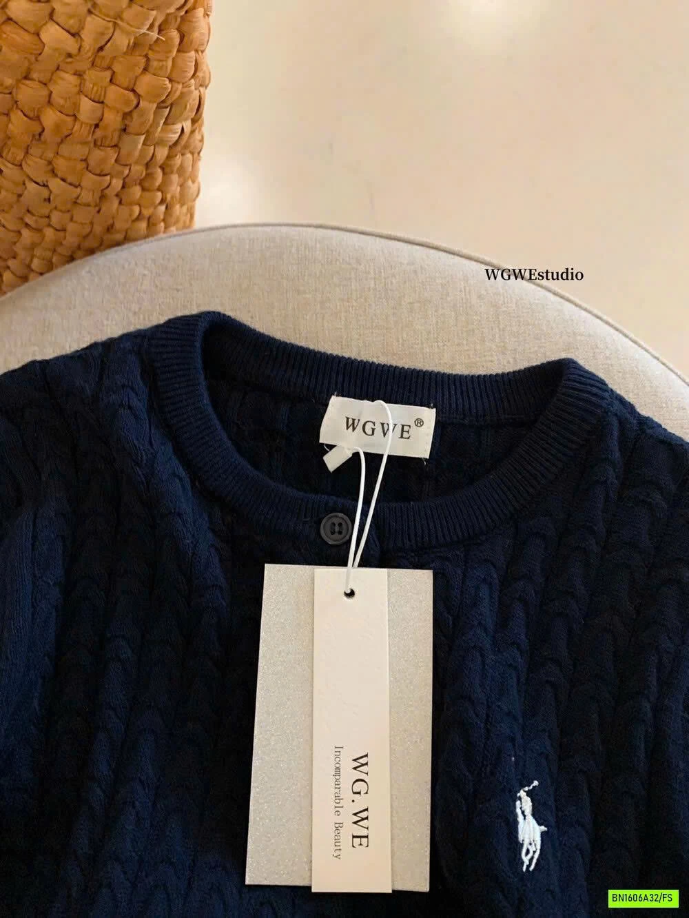 MONTOGHI LOGO NGỰA WG.WE