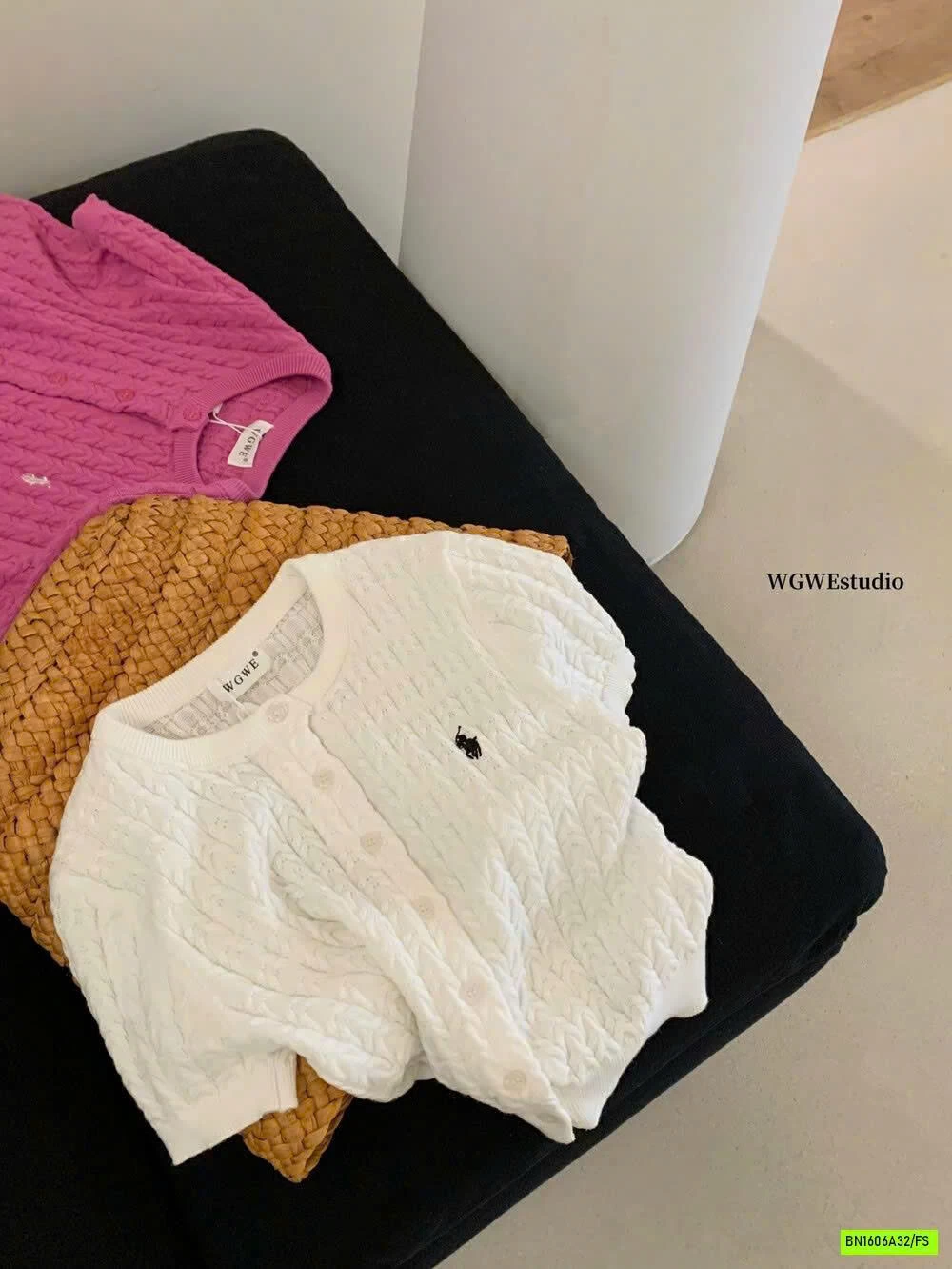 MONTOGHI LOGO NGỰA WG.WE