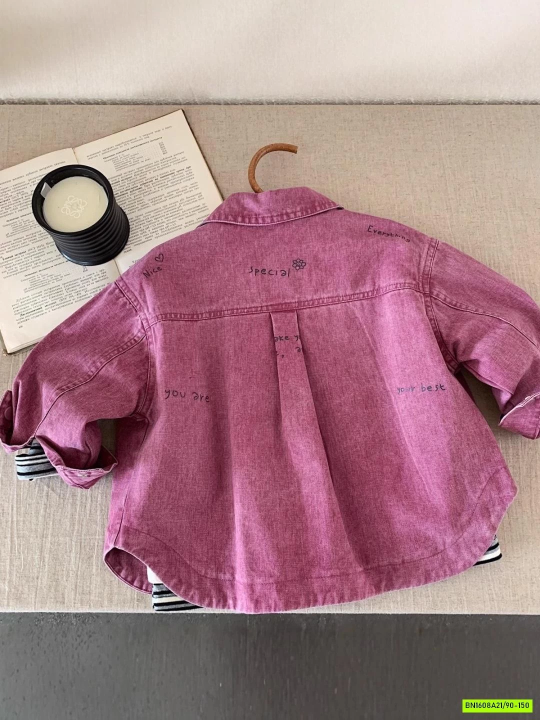 KHOÁC DENIM TÚI NGỰC HỒNG TÍM